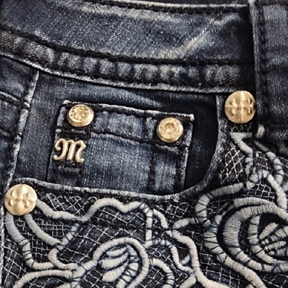 Miss Me Blue Ankle Cropped Capri Stretch Jeans with Embroidery Raw Hem - Picture 14 of 16